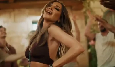 Δέσποινα Βανδή: Ξεσηκώνει με το νέο της video clip για το “Να με αγαπάς” που κυκλοφόρησε (Βίντεο)