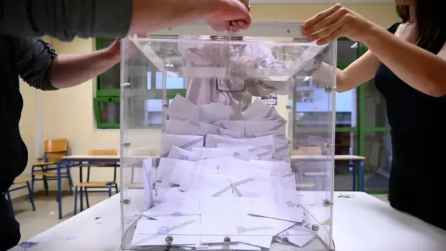 ΠΑΣΟΚ: Εκλογικό ντέρμπι για τρεις στον Νότιο Τομέα της Αθήνας