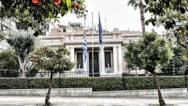 Εντατικές συσκέψεις στο Μαξίμου για το πακέτο μέτρων ενόψει ΔΕΘ – Τα πρόσωπα που συμμετέχουν και η κοινωνική ομάδα που βρίσκεται στο επίκεντρο