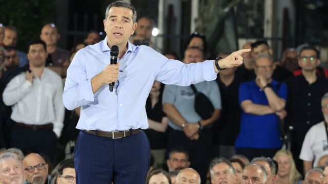 Η “σκληρή γραμμή” Τσίπρα για παραίτηση από τη βουλευτική έδρα όσων ενδιαφέρονται να συμπορευτούν μαζί του και ο “κομιστής” της επιθυμίας του