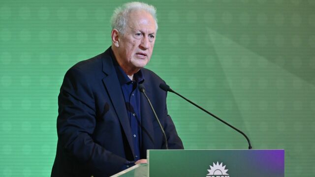 Κώστας Σκανδαλίδης: Ένας “μπαρουτοκαπνισμένος” σε… αποστολή – Γιατί ξεκίνησε επαφές με πρώην στελέχη του ΠΑΣΟΚ