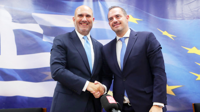 Υπουργείο Οικονομικών: Έπιασε δουλειά ο νέος υφυπουργός, αρμόδιος για τη φορολογική πολιτική, Δημήτρης Μαρκόπουλος (Εικόνες)