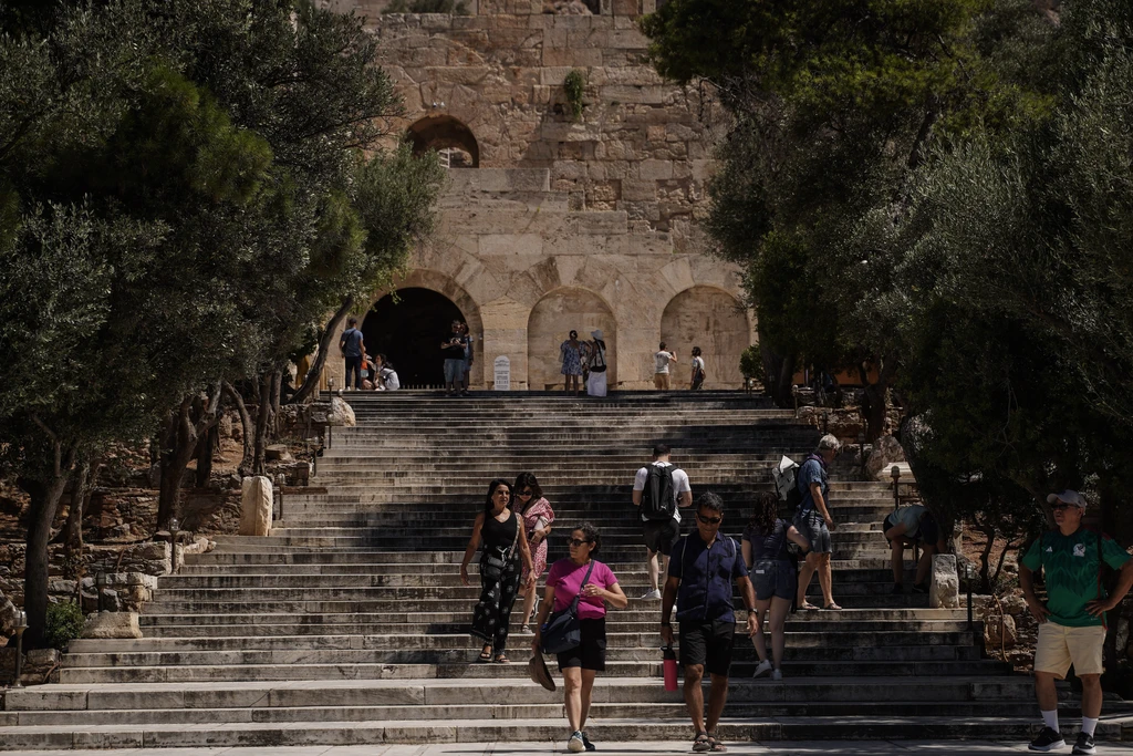 Καιρός: Ζέστη και βοριάδες στο Αιγαίο – Πού θα εκδηλωθούν φαινόμενα τις επόμενες ημέρες