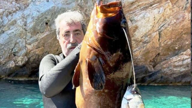 Πολάκης: Το μήνυμα με τον ροφό των 13,5 κιλών και οι αιχμές για το νέο κόμμα Τσίπρα – “Εμείς δεν ψαρεύουμε σε θολά νερά”