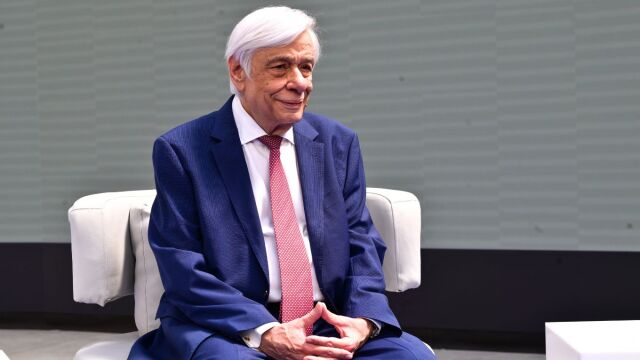 Η άγνωστη πλευρά του Προκόπη Παυλόπουλου: Κυκλοφόρησε η πρώτη του ποιητική συλλογή – Έχει τίτλο “Σταλακτίτες” (Εικόνα)
