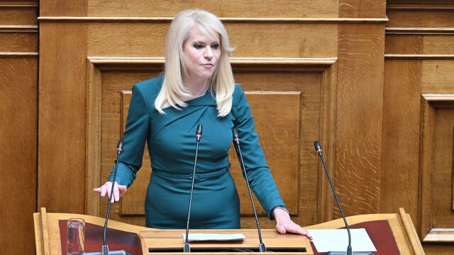 Τα “πράσινα” καρφιά και η Θεοδώρα Τζάκρη: Μια υποψηφιότητα στελέχους του ΠΑΣΟΚ στην Πέλλα και τα ερωτήματα που φουντώνουν