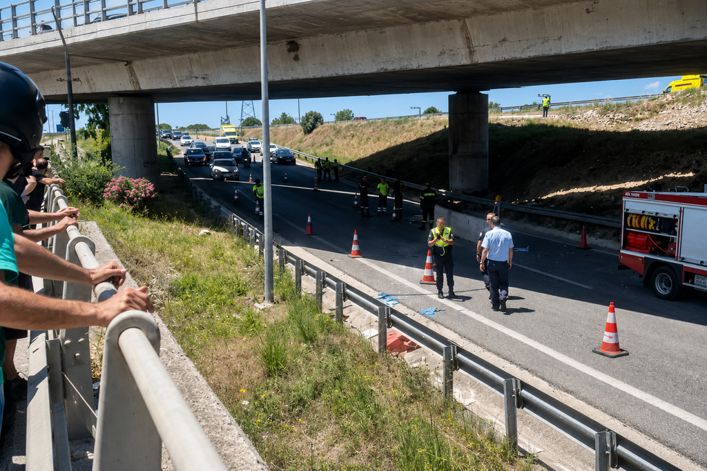 Τραγωδία στην Πάτρα: Η μηχανή εξετράπη και κατέληξε σε σήμανση έργων – Τι λένε οι φίλοι του 17χρονου