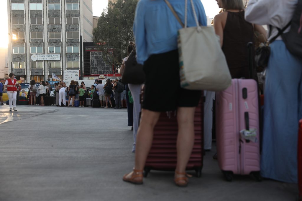 Ταλαιπωρία για χιλιάδες αδειούχους: Σε ισχύ το απαγορευτικό απόπλου από Ραφήνα και Λαύριο – Τι γίνεται στον Πειραιά