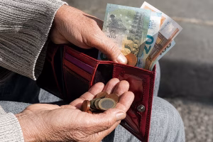 Συντάξεις Αυγούστου: Πληρωμές-εξπρές πριν το τέλος Ιουλίου – Όλες οι ημερομηνίες ανά ταμείο