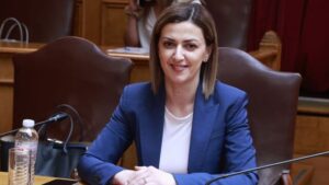 Ειρήνη Αγαπηδάκη: “Οι γονείς δεν χρειάζεται να είναι τέλειοι, το σημαντικό είναι να μην αποφεύγουν τις δύσκολες συζητήσεις με τα παιδιά” – Η προειδοποίηση για τους αυτοτραυματισμούς