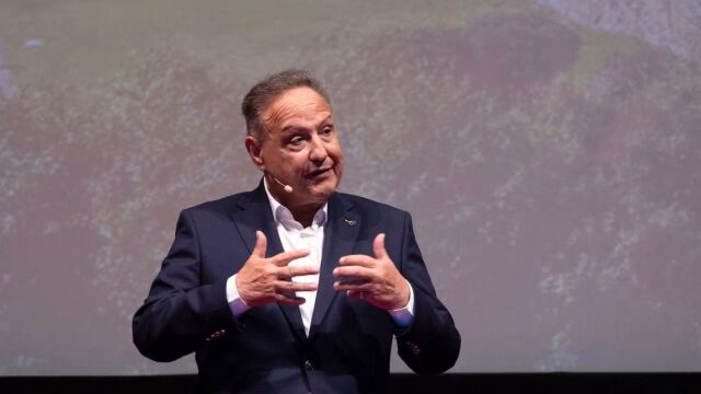 Οι “φαρμακερές” ατάκες Αγγελούδη για την απουσία της αντιπολίτευσης στο δημοτικό συμβούλιο Θεσσαλονίκης οι προειδοποιητικές “βολές” στην πολιτεία για την ανάπλαση του χώρου της ΔΕΘ