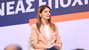 Άννα Παπαδοπούλου κατά Γεωργιάδη: “Οι τοποθετήσεις του δείχνουν τον πανικό τους, ο Αλέξης Τσίπρας διακρίνεται για την εντιμότητά του” (Βίντεο)
