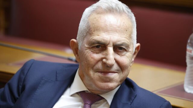 Αισιοδοξία στο ΠΑΣΟΚ για “γάμο” με Αποστολάκη, χωρίς να έχει πει το μεγάλο “ναι”: Τι “ζυγίζει” ο ναύαρχος για την τελική απόφαση