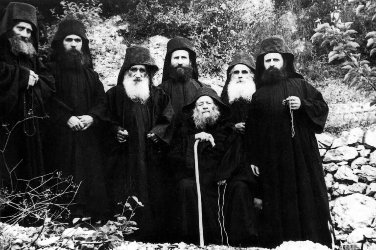 Η ευλογημένη Συνοδεία του Οσίου Ιωσήφ του Ησυχαστή – Η ιστορική φωτογραφία με τον Γέροντα Ιωσήφ Βατοπαιδινό