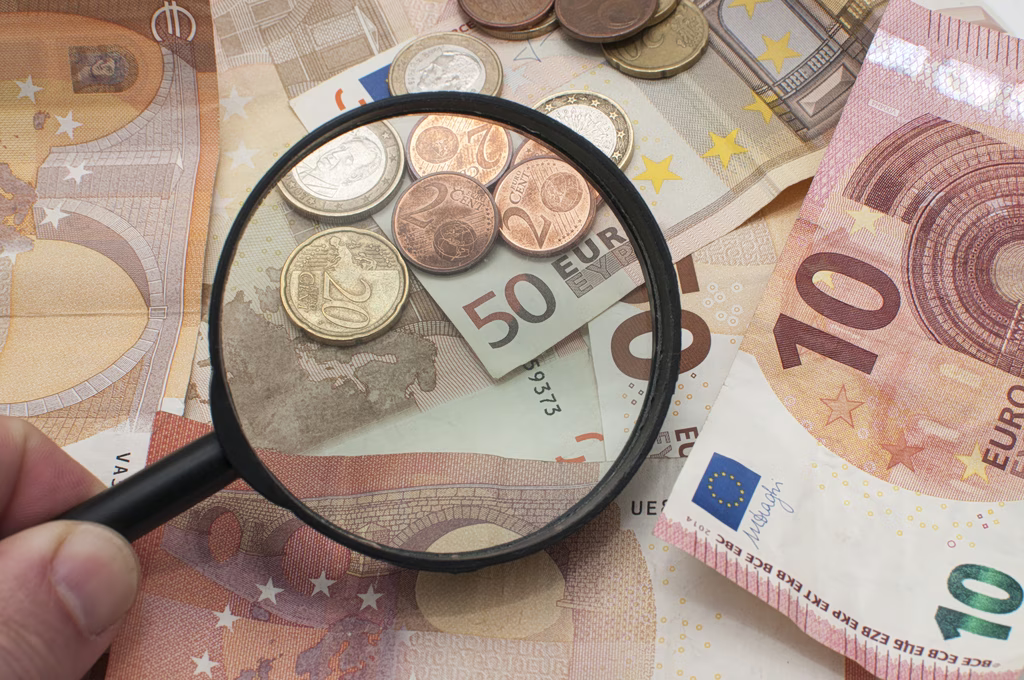 Το ευρώ υποχωρεί 0,27%, στα 1,1395 δολάρια