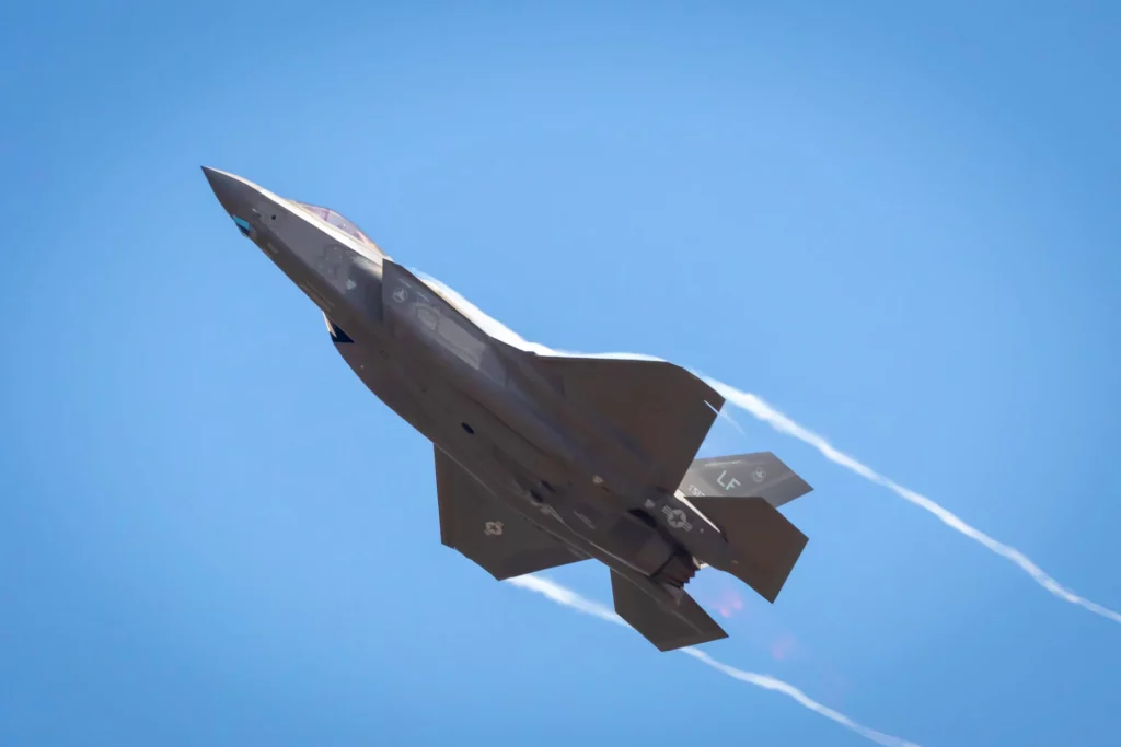 Η Άγκυρα παζαρεύει τους S-400 για τα F-35 – Σενάριο μεταφοράς στα ΗΑΕ και συναγερμός στην Αθήνα