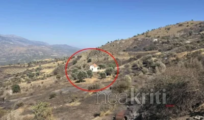 Ρέθυμνο: Θαύμα μέσα στον πύρινο όλεθρο – Το εκκλησάκι στην Τριόπετρα έμεινε ανέγγιχτο από τη φωτιά