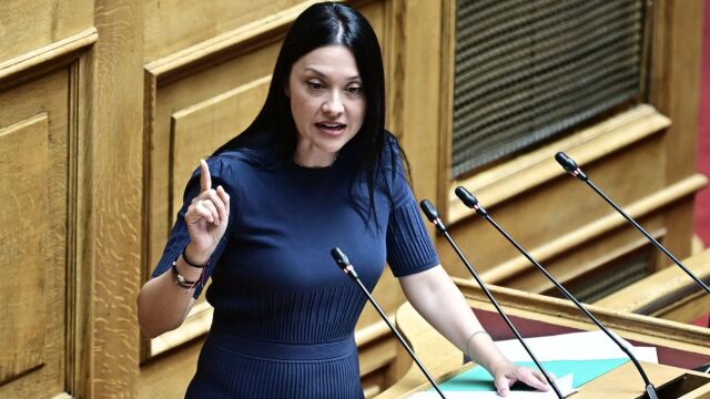 ΠΑΣΟΚ: Τσαντίλα και “διαρροές” της αριστερής πτέρυγας μετά το “άδειασμα” Γιαννακοπούλου στους πολέμιους των μη κρατικών πανεπιστημίων