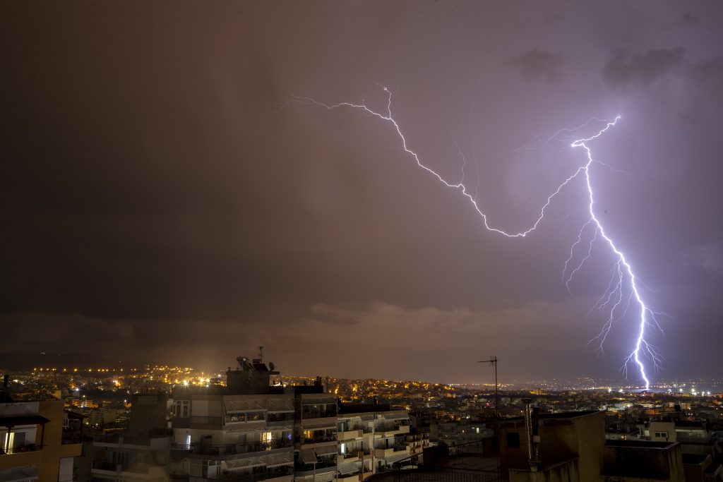 Αλλαγή σκηνικού του καιρού στη Βόρεια Ελλάδα – Βροχές και καταιγίδες στην Κεντρική Μακεδονία (video)