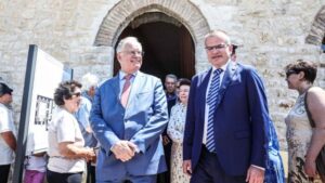 Γενέθλια στα Ιωάννινα για τον Κωνσταντίνο Τασούλα: Το ιδιωτικό γεύμα στην Λίνα Μενδώνη, η τούρτα έκπληξη και το τηλεφώνημα για “χρόνια πολλά” από την Σακελλαροπούλου (Εικόνες Βίντεο)