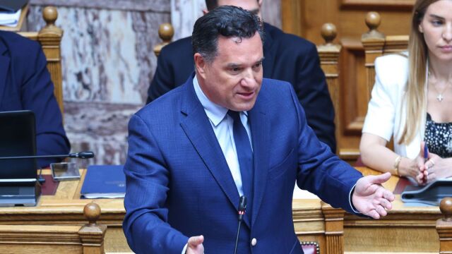Μαίνεται η κόντρα για τα hi tec γυαλιά του Άδωνι Γεωργιάδη: “Όποιος θέλει ας με βρίσει, θα καταγράφεται” – “Υποτιθέμενος κατα φαντασία καθηγητής Νομικής, ο Δουδωνής”