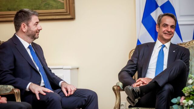 Γιατί ο Μητσοτάκης έχει στόχο τη λεηλασία του ΠΑΣΟΚ και η συζήτηση για το Σύνταγμα που δείχνει πως η ΝΔ δεν έχει συμμάχους