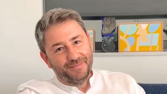 Νίκος Ανδρουλάκης: To Μουντιάλ που έμεινε στη μνήμη του – “Το χέρι του Θεού” στην τηλεόραση καφενείου στην Κρήτη (Βίντεο)