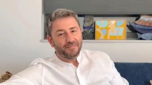 Νίκος Ανδρουλάκης: Δοκιμάζεται σε ποδοσφαιρικό challenge μνήμης – Νέο βίντεο στο TikTok