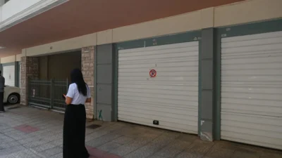 «Φώναζε η μητέρα της, το κορίτσι μου το έχασα»: Συγκλονιστικές μαρτυρίες για τον τραγικό θάνατο του ζευγαριού μέσα σε όχημα στον Πειραιά