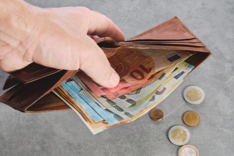 ΣΥΝΤΑΞΕΙΣ ΑΝΑΔΡΟΜΙΚΑ 2026: Ξεμπλοκάρουν νέες πληρωμές – Τι αλλάζει στις επικουρικές συντάξεις, ποιοι δικαιώνονται