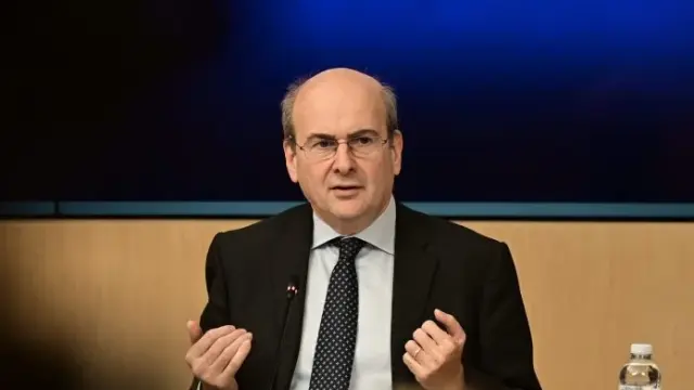 Χατζηδάκης: Τέλος σε “ιστορίες καθημερινής τρέλας” σε σχέση με τα ακίνητα, 4 νέες πρωτοβουλίες
