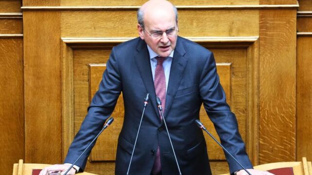 “Πυρά” Χατζηδάκη κατά της αντιπολίτευσης στη συζήτηση για τη Συνταγματική Αναθεώρηση: Το κομματικό πάθος τυφλώνει τη λογική