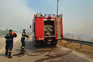 Φωτιά στην Κάρπαθο στην περιοχή Σάνταλο