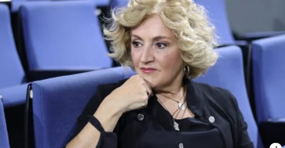 Υρώ Μανέ: Βαρύ πένθος για την ηθοποιό – Έφυγε από τη ζωή η μητέρα της