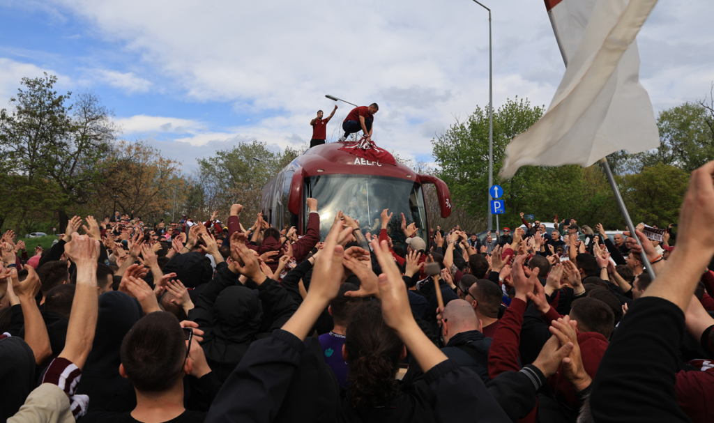 Προσθήκη στη μεσαία γραμμή για ΑΕΛ