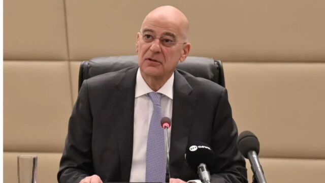 Συγχαρητήρια Δένδια σε Σίσκο για το ασημένιο μετάλλιο στο Ευρωπαϊκό Πρωτάθλημα κολύμβησης στο Παρίσι