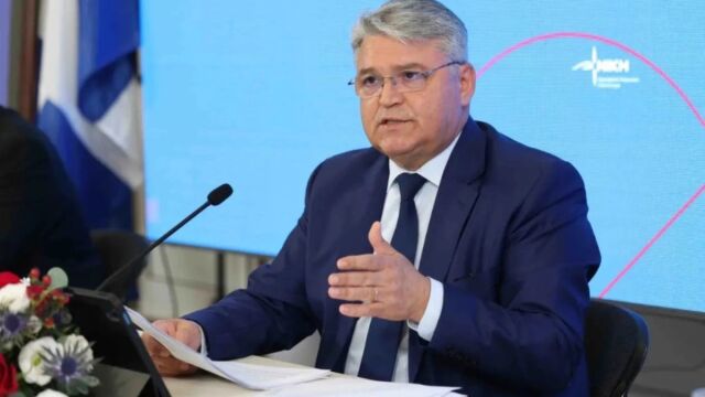 Δημήτρης Νατσιός στις ουρές των πολιτών για την έκδοση διαβατηρίου: “Η κυβέρνηση να εξυπηρετήσει επιτέλους τους Έλληνες πολίτες – Να δοθεί παράταση” (Βίντεο)