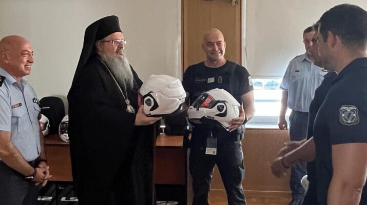 Μητρόπολη Λαρίσης: Δωρέα σαράντα κρανών μοτοσικλέτας στην ομάδα ΔΙ.ΑΣ. της Άμεσης Δράσης
