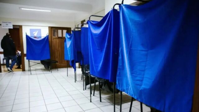 Πώς κομματικά επιτελεία και δημοσκόποι προσπαθούν να λύσουν την “άσκηση” της αδιευκρίνιστης, χαλαρής και… χαμένης ψήφου