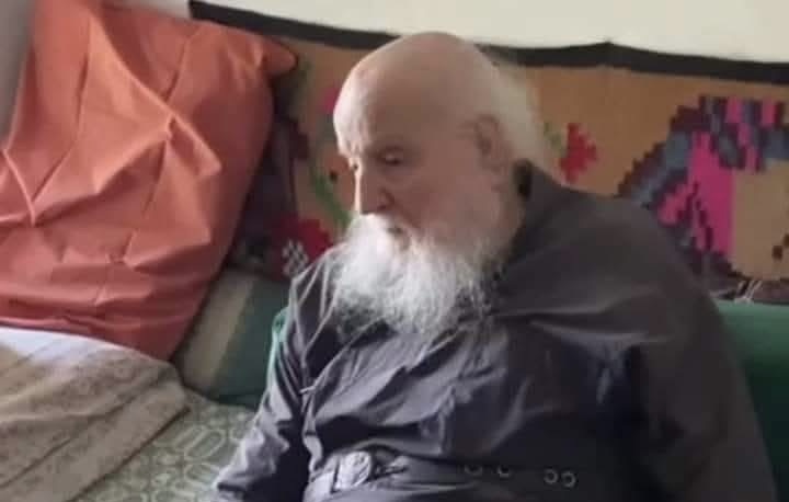 Παπα-Γιάννης στην Αγία Άννα του Αγίου Όρους: Ο ασκητής που, παρά την ασθένεια, παραμένει φωτεινός και διορατικός