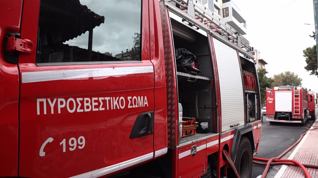 Θεσσαλονίκη: Φωτιά σε διαμέρισμα στην Πολίχνη – Ένας άνθρωπος στο νοσοκομείο