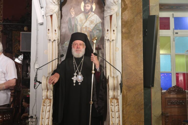 Η Ακολουθία των Εγκωμίων προς την Κοίμηση της Θεοτόκου από τον Μητροπολίτη Σύρου στην Ερμούπολη