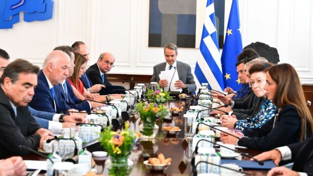 Η οργάνωση του Μαξίμου ενόψει προεκλογικής περιόδου, οι εκκρεµότητες σε ό,τι αφορά τα “γαλάζια” ψηφοδέλτια και ο… εκλογικός παράδεισος του Επικρατείας