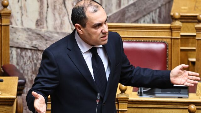 Ο κοινοβουλευτικός Κατσαφάδος που βγήκε μπροστά και “έβγαλε τα κάστανα από τη φωτιά” και οι εξωκοινοβουλευτικοί που… κρύβονται