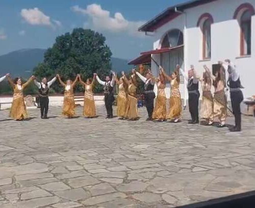 Από την Αργυρούπολη στο Καρς και από εκεί στη Φλώρινα! Τίμησαν την Παναγία τη Λάλογλη και τη μνήμη των Καρσλήδων στο Μεσονήσι