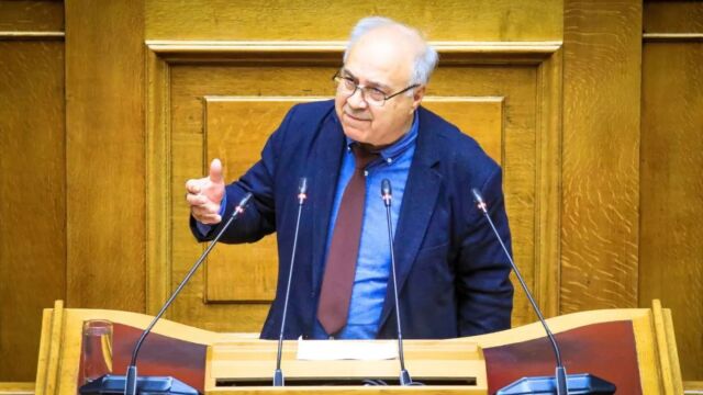 Η “μάχη” της Λέσβου για το πού θα πάει ο Παρασκευαΐδης, που διεγράφη από το ΠΑΣΟΚ – Οι φήμες για Βελόπουλο και το “φλερτ” με Σαμαρά