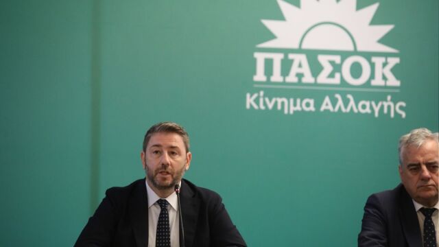 ΠΑΣΟΚ: Μόνο σαν αστείο ακούγεται η δήλωση του Τσίπρα πως “συγκρούεται” με τα συμφέροντα – Ξανασυστήθηκε ως “συμβιβασμένος Μαδούρο”