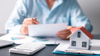 Σφίγγει τον κλοιό σε servicers η κυβέρνηση: Στο μικροσκόπιο οι πρακτικές, τι καταγγέλλουν οι δανειολήπτες