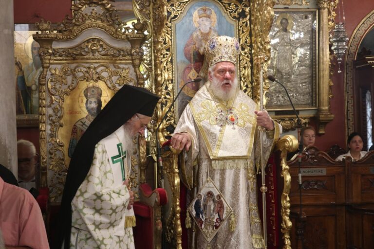 Σύρου και Τανάγρας στον πανηγυρίζοντα Ναό Ερμουπόλεως για την εορτή της Μεταμορφώσεως