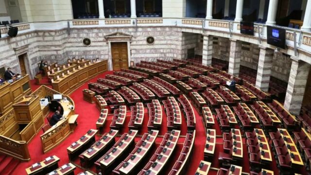 Αντίστροφη μέτρηση για το άνοιγμα της Βουλής: Το ορόσημο με την ψηφοφορία για τη Συνταγματική Αναθεώρηση και το πρώτο νομοσχέδιο του φθινοπώρου